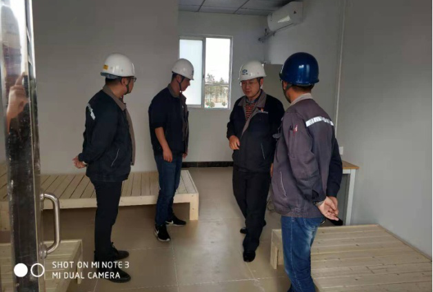 公司黨總支書記翁耿賢帶隊(duì)檢查新宿舍建設(shè)情況