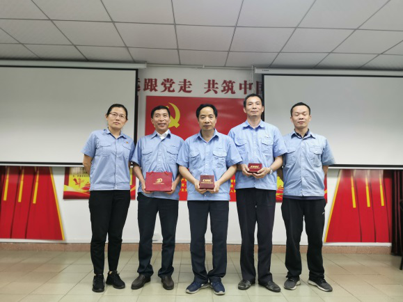 風(fēng)雨同舟三十載，一路相伴鑄輝煌