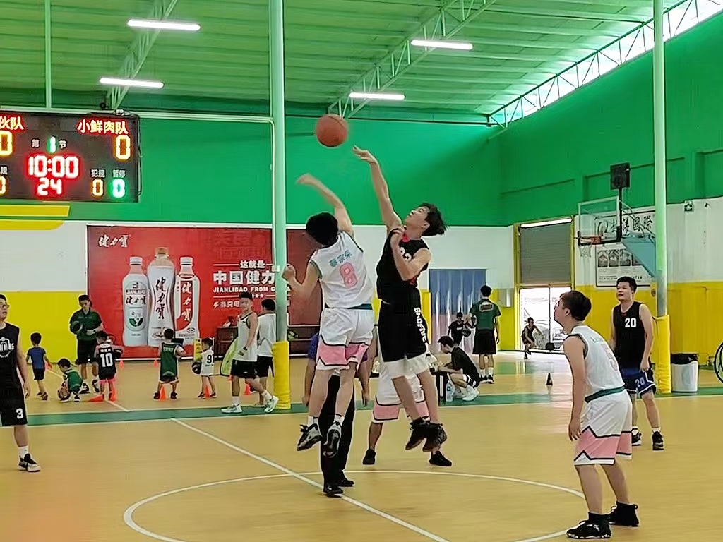 執(zhí)球會(huì)友 以心迎新|新老員工籃球賽激情開(kāi)賽