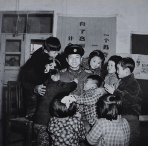 繼承優(yōu)良傳統(tǒng) 弘揚雷鋒精神